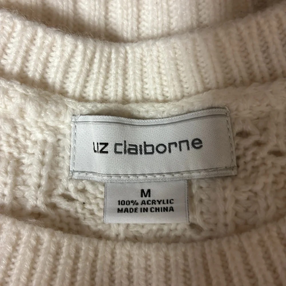 Liz Claiborne size Med winter white - Picture 6 of 7
